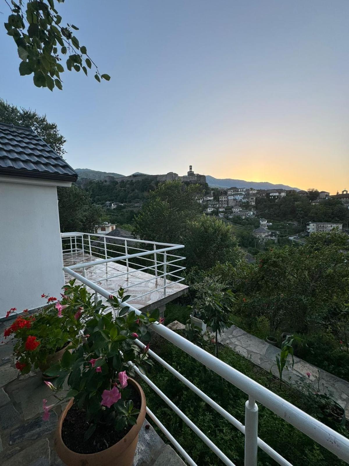 Guest House Argjiro Castle Gjirokaster Exterior photo